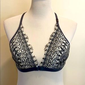 Victoria’s Secret Gray White Lace Bra XL 38D-40B-C